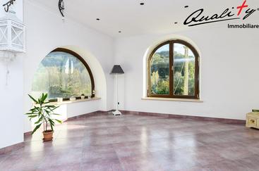 VICOVARO - VILLINO SU TRE LIVELLI E RUSTICO