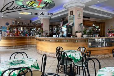 VILLANOVA - VENDESI ATTIVITA' BAR-GELATERIA BEN AVVIATA